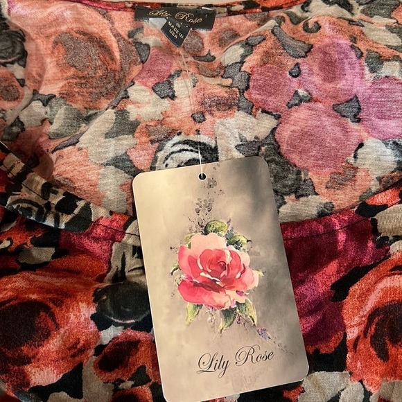 NEW Lily Rose Floral Rose Print Scoop Neck Blouse Small - Picture 13 of 16